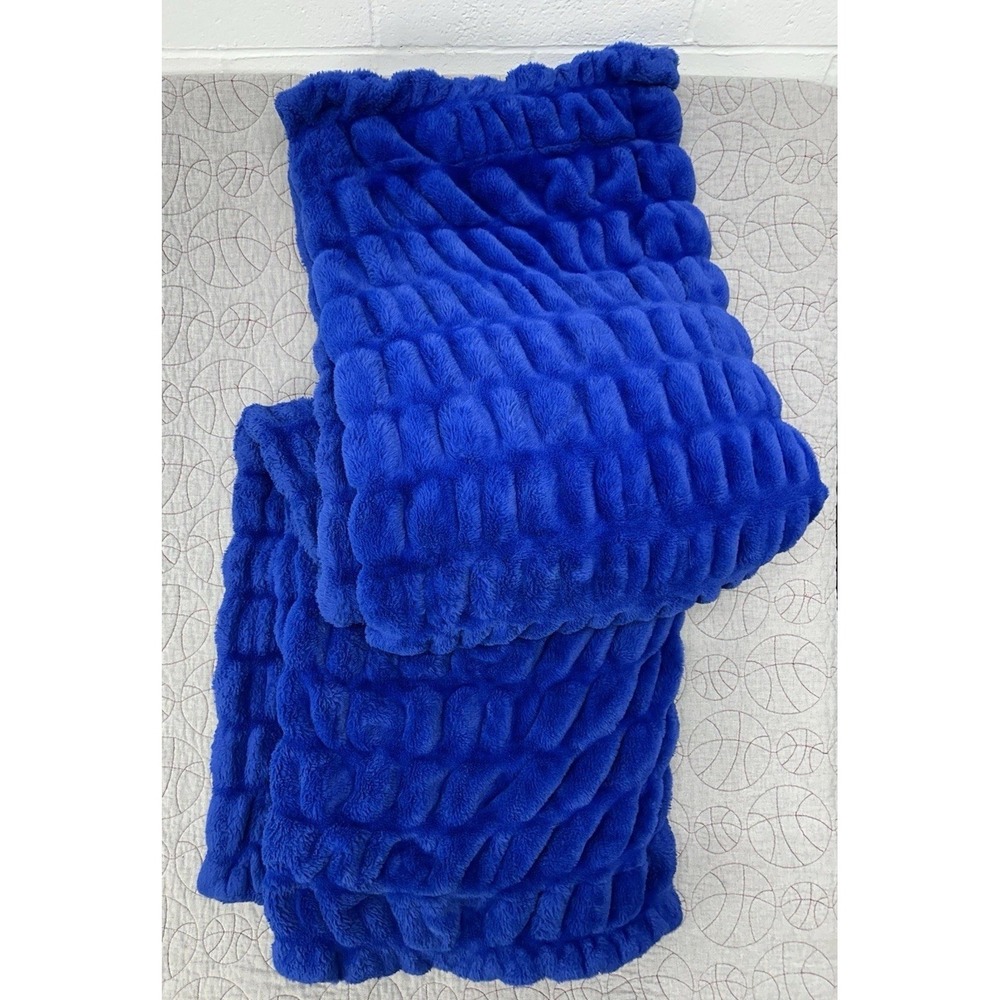 Minky Couture Hugs Blue Blanket Grande Size 72x84 BLUE